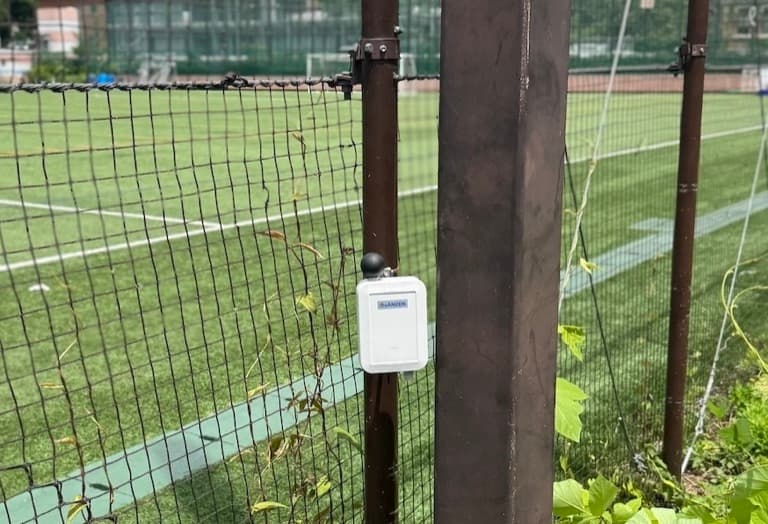 学校グラウンドへのGoANZEN センサーWBGT 設置例